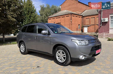 Внедорожник / Кроссовер Mitsubishi Outlander 2013 в 