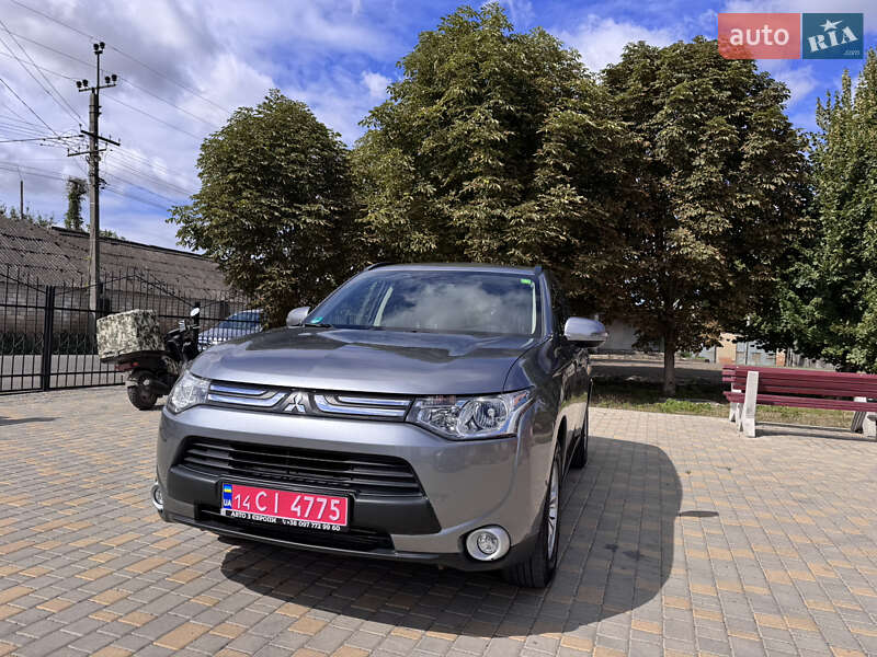 Внедорожник / Кроссовер Mitsubishi Outlander 2013 в Кодыме