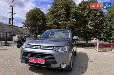 Внедорожник / Кроссовер Mitsubishi Outlander 2013 в 