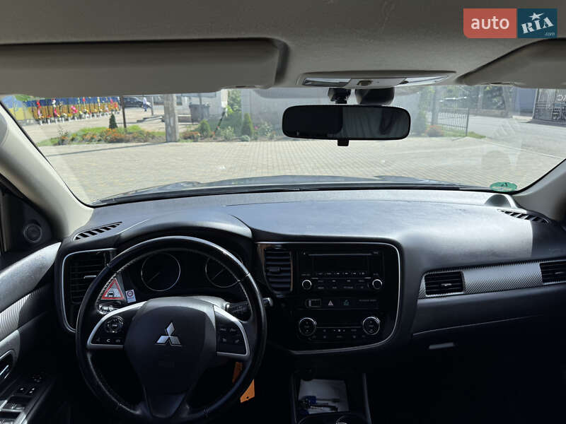 Внедорожник / Кроссовер Mitsubishi Outlander 2013 в Кодыме