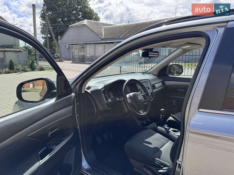 Внедорожник / Кроссовер Mitsubishi Outlander 2013 в Кодыме