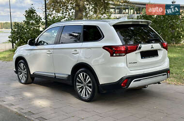 Внедорожник / Кроссовер Mitsubishi Outlander 2021 в 