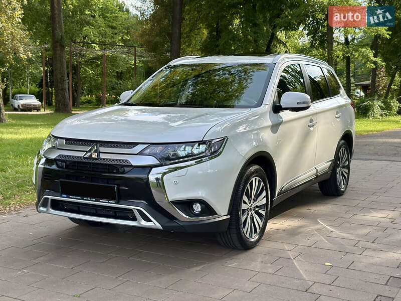 Mitsubishi Outlander 2021