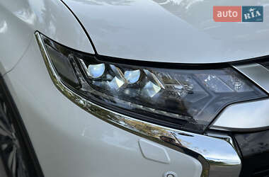 Внедорожник / Кроссовер Mitsubishi Outlander 2021 в 