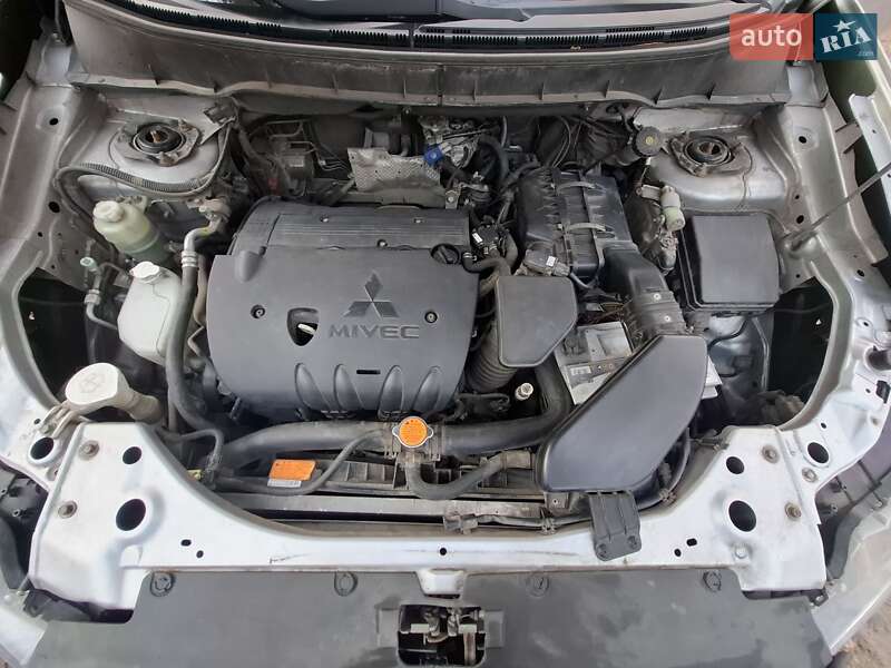 Внедорожник / Кроссовер Mitsubishi Outlander 2012 в Киеве