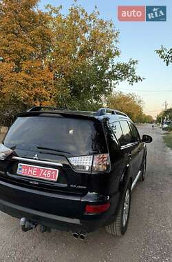 Внедорожник / Кроссовер Mitsubishi Outlander 2011 в 