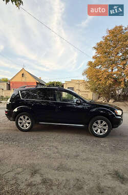 Внедорожник / Кроссовер Mitsubishi Outlander 2011 в 