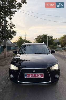 Внедорожник / Кроссовер Mitsubishi Outlander 2011 в 