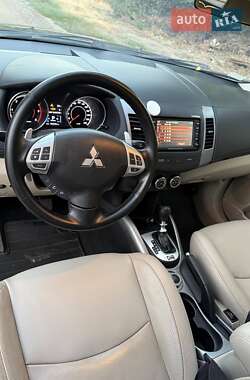 Внедорожник / Кроссовер Mitsubishi Outlander 2011 в 