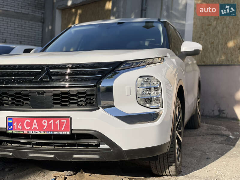 Внедорожник / Кроссовер Mitsubishi Outlander 2022 в Запорожье