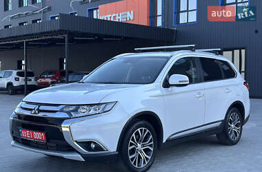 Внедорожник / Кроссовер Mitsubishi Outlander 2016 в Дубно