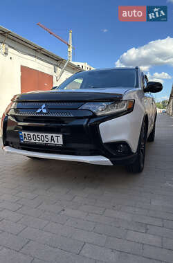 Внедорожник / Кроссовер Mitsubishi Outlander 2017 в Виннице