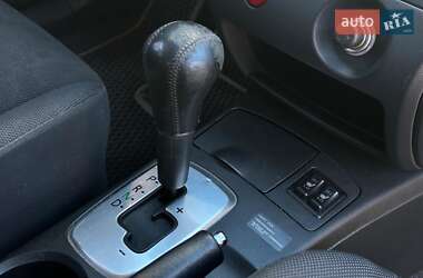 Внедорожник / Кроссовер Mitsubishi Outlander 2006 в 