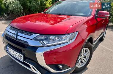 Внедорожник / Кроссовер Mitsubishi Outlander 2018 в Киеве