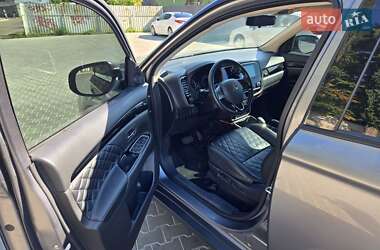 Внедорожник / Кроссовер Mitsubishi Outlander 2019 в 