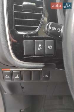 Внедорожник / Кроссовер Mitsubishi Outlander 2020 в 