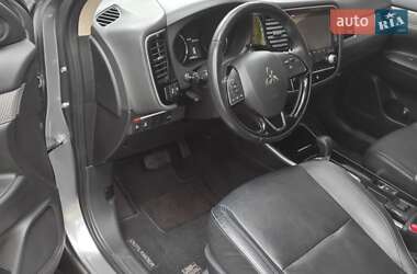 Внедорожник / Кроссовер Mitsubishi Outlander 2020 в 