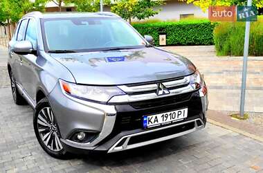 Внедорожник / Кроссовер Mitsubishi Outlander 2020 в Киеве