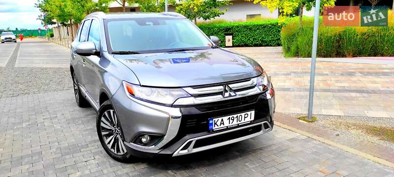 Внедорожник / Кроссовер Mitsubishi Outlander 2020 в 