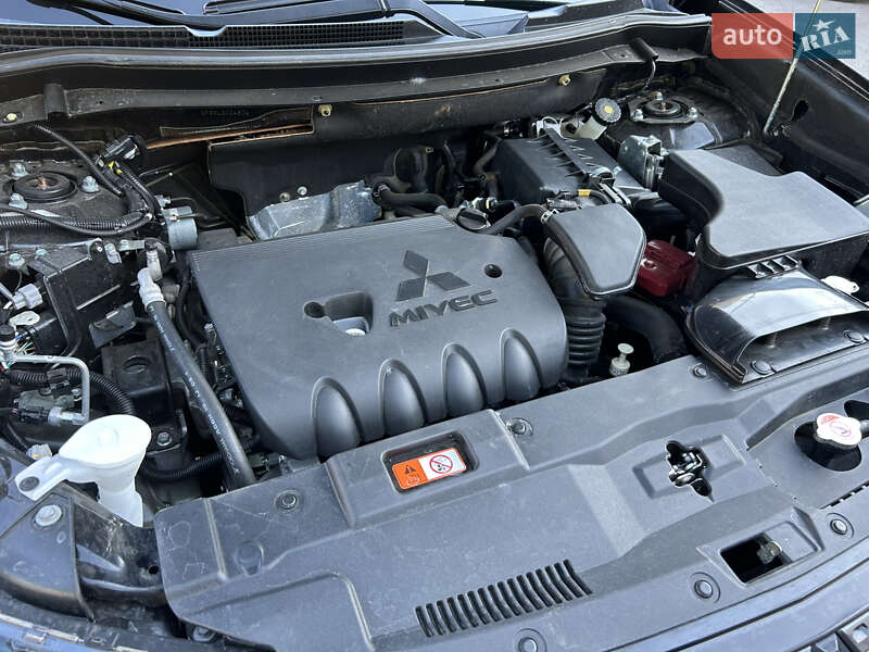 Позашляховик / Кросовер Mitsubishi Outlander 2019 в Харкові
