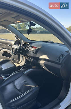 Внедорожник / Кроссовер Mitsubishi Outlander 2008 в 