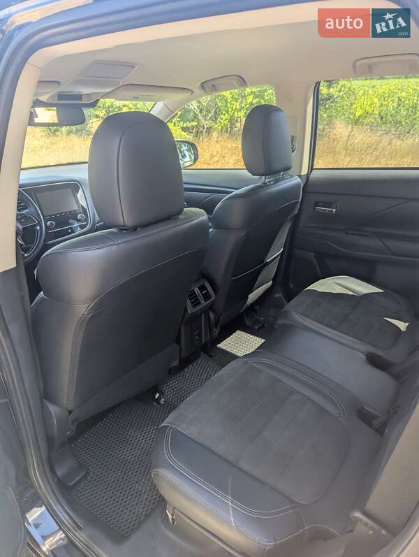 Внедорожник / Кроссовер Mitsubishi Outlander 2019 в Александрие