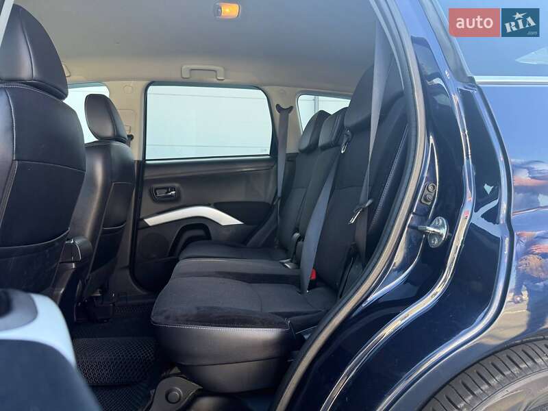Внедорожник / Кроссовер Mitsubishi Outlander 2010 в Киеве