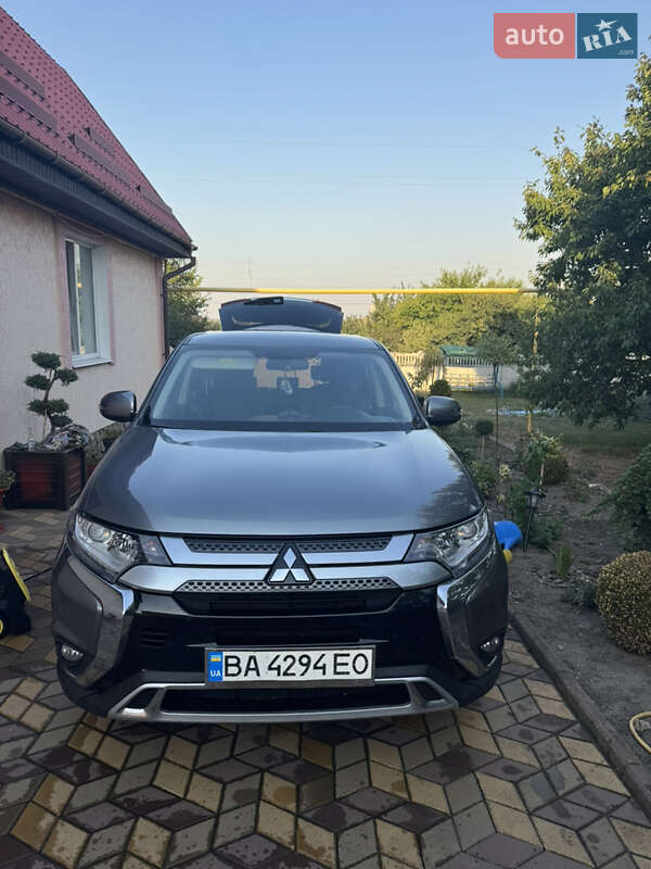 Mitsubishi Outlander 2021