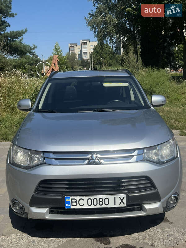 Позашляховик / Кросовер Mitsubishi Outlander 2015 в Львові