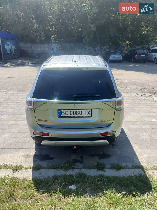 Позашляховик / Кросовер Mitsubishi Outlander 2015 в Львові