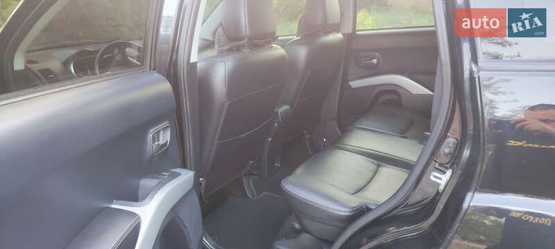 Внедорожник / Кроссовер Mitsubishi Outlander 2009 в Кривом Роге фото 8 Внедорожник / Кроссовер Mitsubishi Outlander 2009 в Кривом Роге