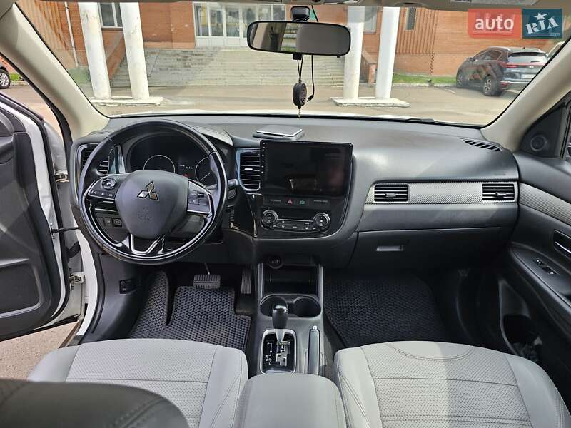 Внедорожник / Кроссовер Mitsubishi Outlander 2015 в Сумах