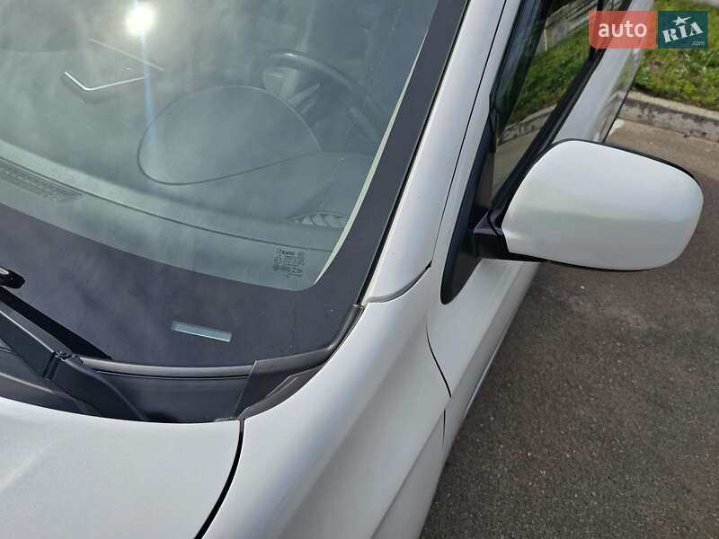 Внедорожник / Кроссовер Mitsubishi Outlander 2015 в Сумах