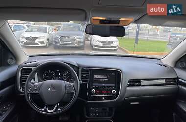 Внедорожник / Кроссовер Mitsubishi Outlander 2021 в 