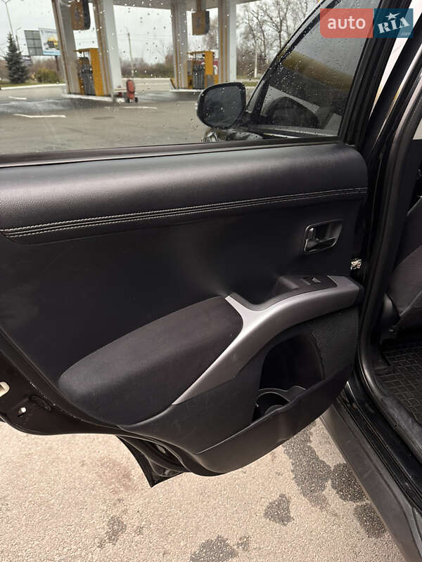 Позашляховик / Кросовер Mitsubishi Outlander 2012 в Василькові