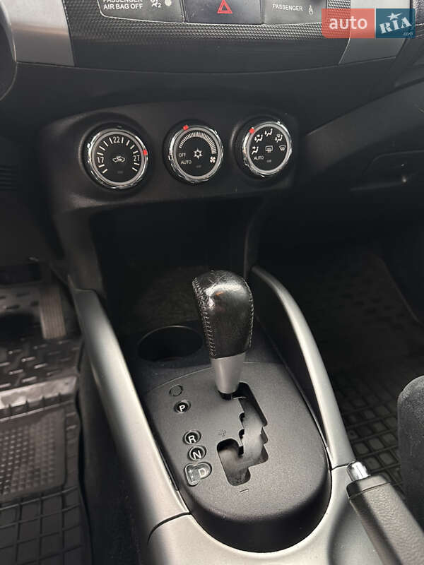 Позашляховик / Кросовер Mitsubishi Outlander 2012 в Василькові