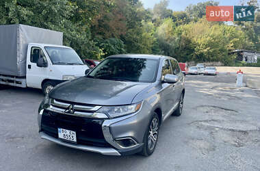 Внедорожник / Кроссовер Mitsubishi Outlander 2016 в Киеве