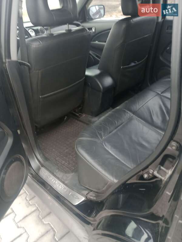 Позашляховик / Кросовер Mitsubishi Outlander 2003 в Лубнах