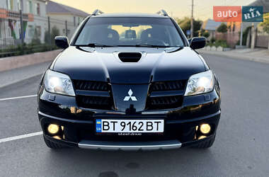 Позашляховик / Кросовер Mitsubishi Outlander 2006 в Авангарді