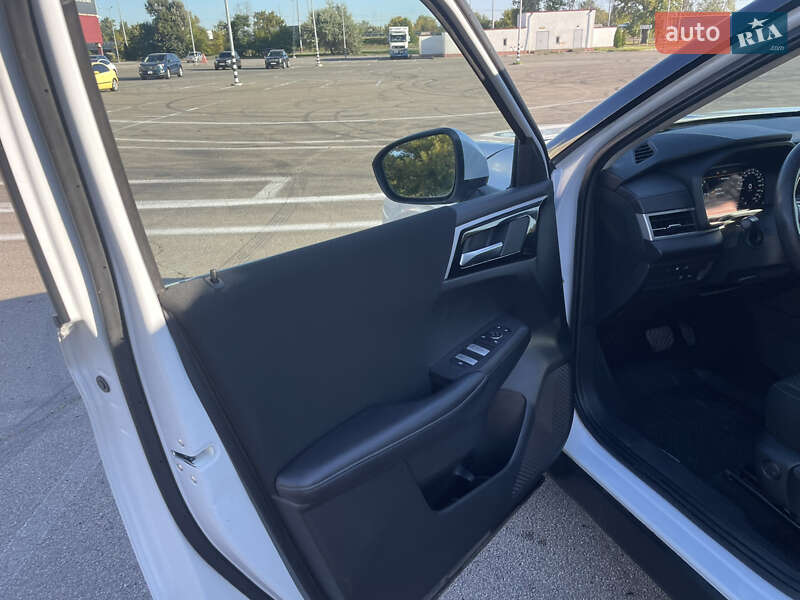 Внедорожник / Кроссовер Mitsubishi Outlander 2023 в Киеве