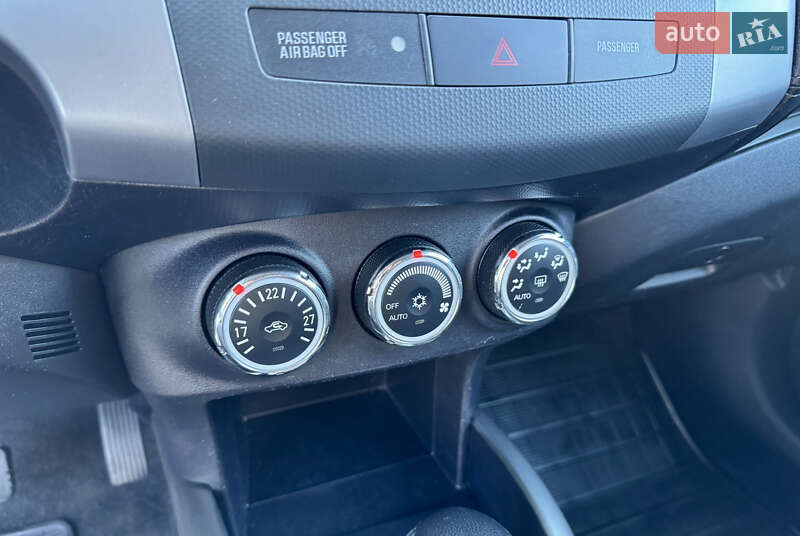 Внедорожник / Кроссовер Mitsubishi Outlander 2010 в Полтаве