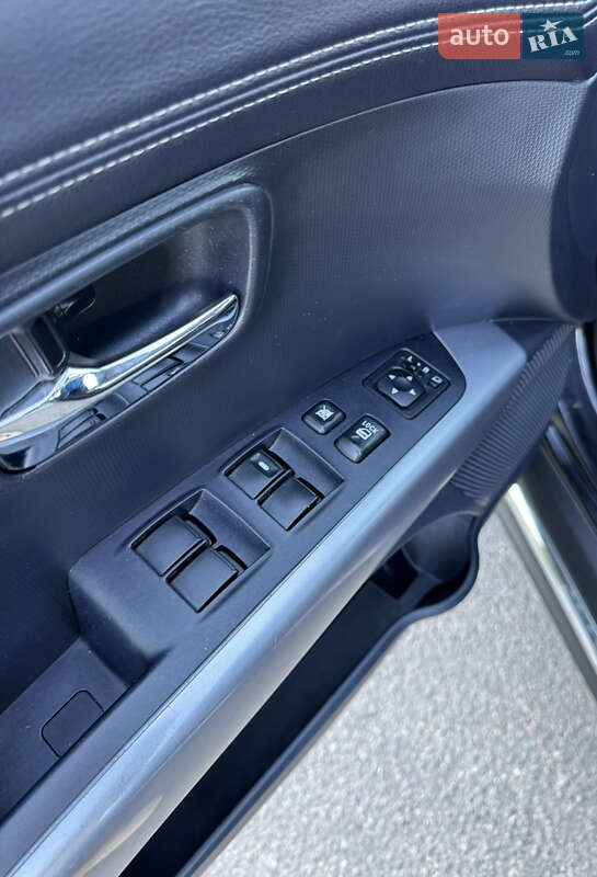Внедорожник / Кроссовер Mitsubishi Outlander 2010 в Полтаве