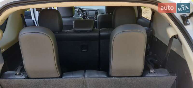 Внедорожник / Кроссовер Mitsubishi Outlander 2016 в Днепре