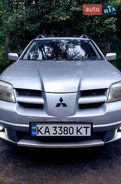 Позашляховик / Кросовер Mitsubishi Outlander 2003 в Києві