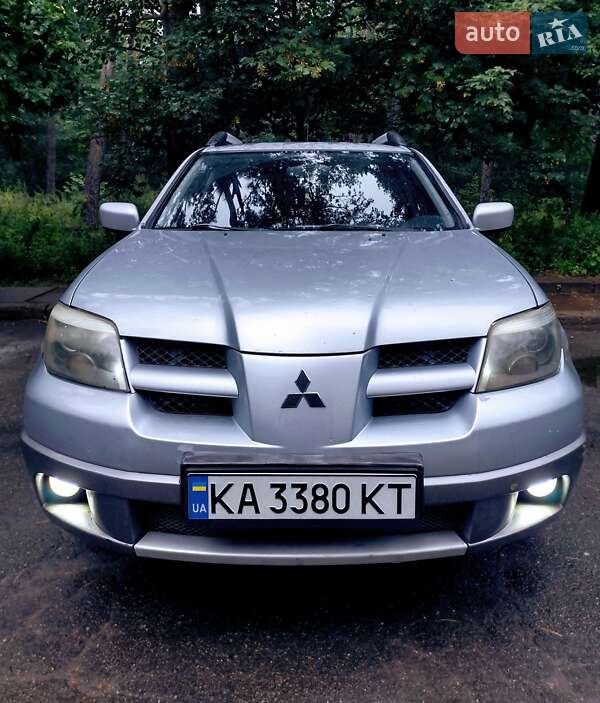 Внедорожник / Кроссовер Mitsubishi Outlander 2003 в 