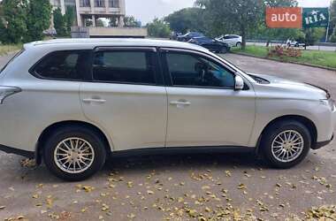 Внедорожник / Кроссовер Mitsubishi Outlander 2013 в 