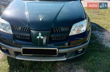 Внедорожник / Кроссовер Mitsubishi Outlander 2005 в Семеновке