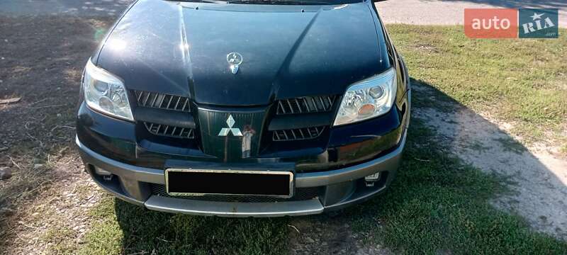 Внедорожник / Кроссовер Mitsubishi Outlander 2005 в 
