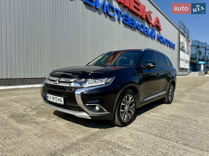 Внедорожник / Кроссовер Mitsubishi Outlander 2016 в 