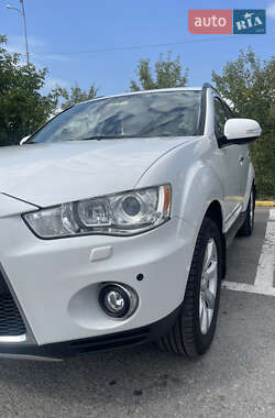 Mitsubishi Outlander 2011